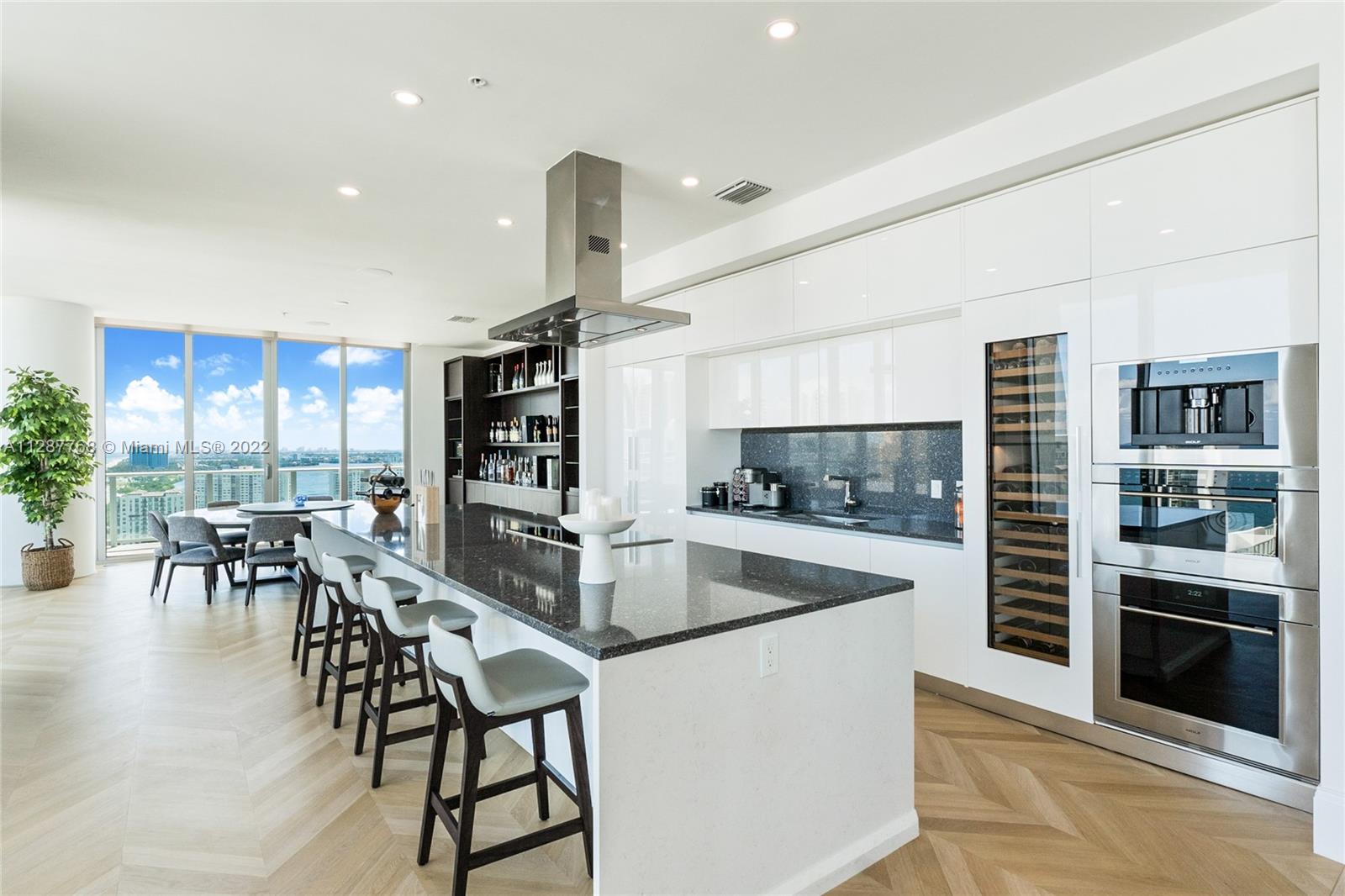 PARQUE TOWERS CONDO - Residential