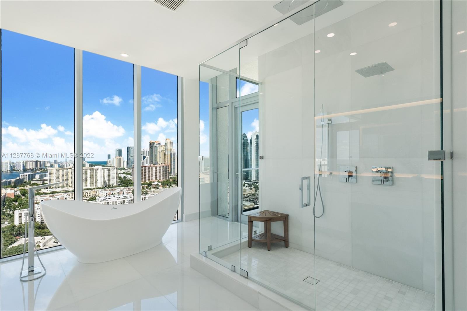 PARQUE TOWERS CONDO - Residential