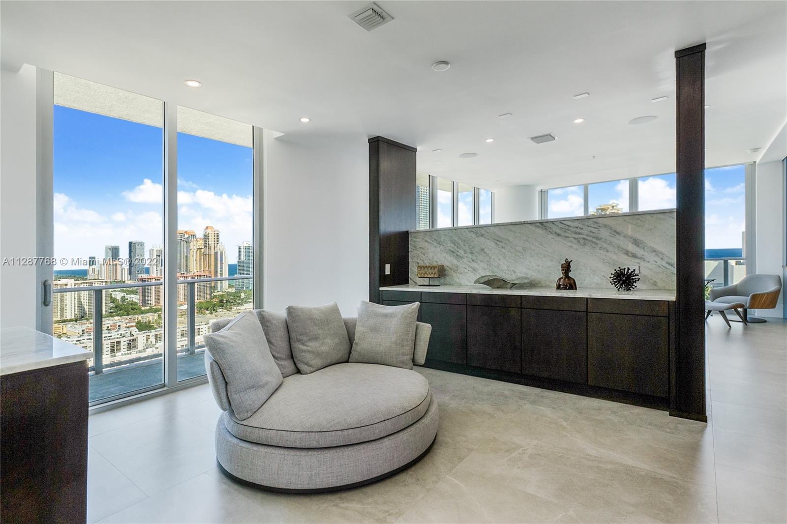 PARQUE TOWERS CONDO - Residential