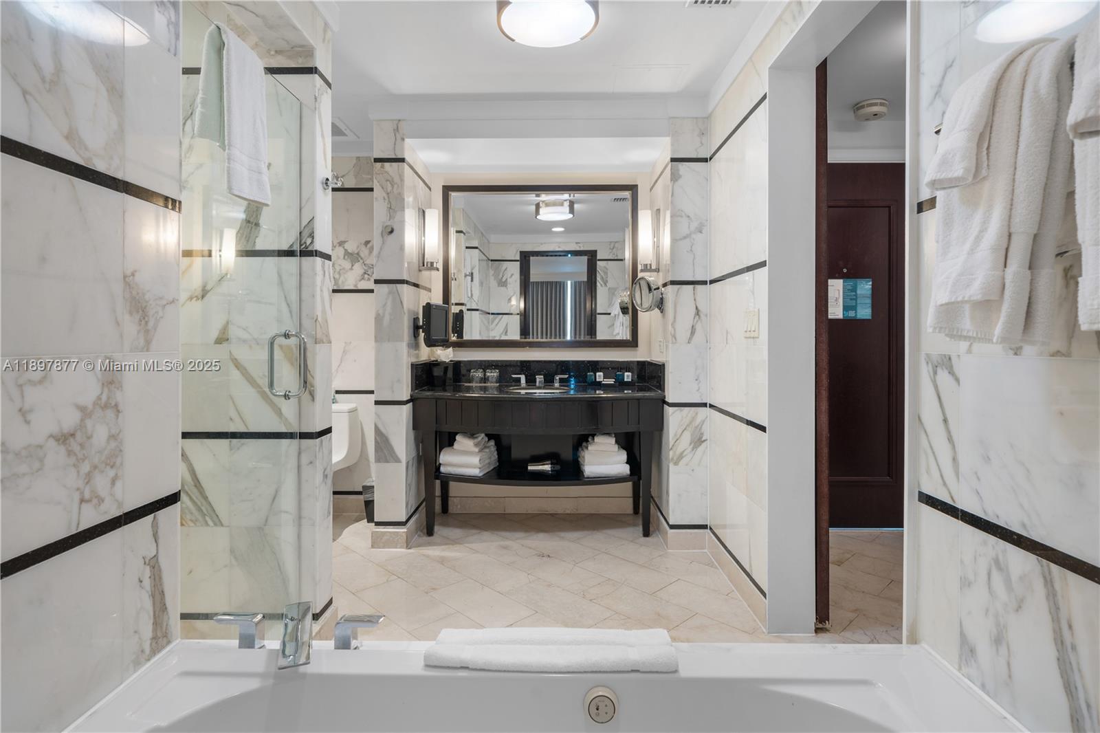 FONTAINEBLEAU III OCEAN C - Residential