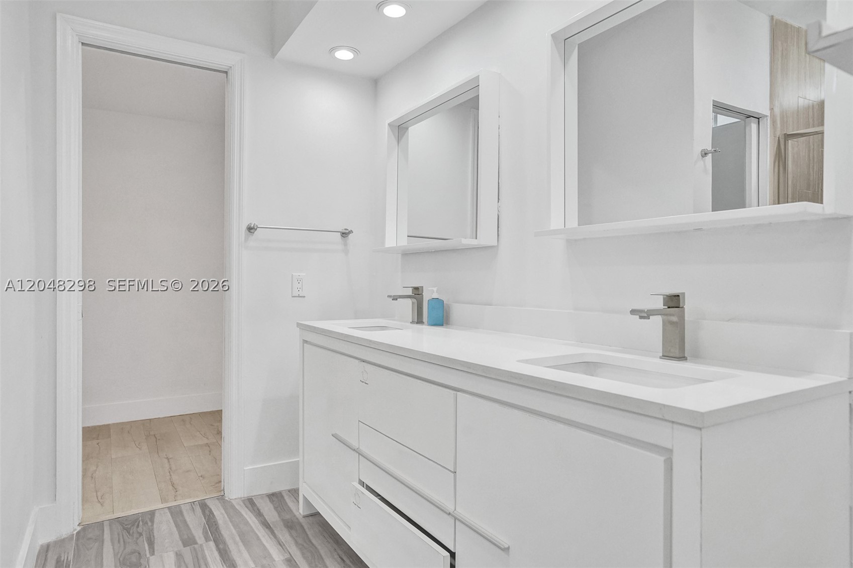 SKY LAKE - Residential Lease