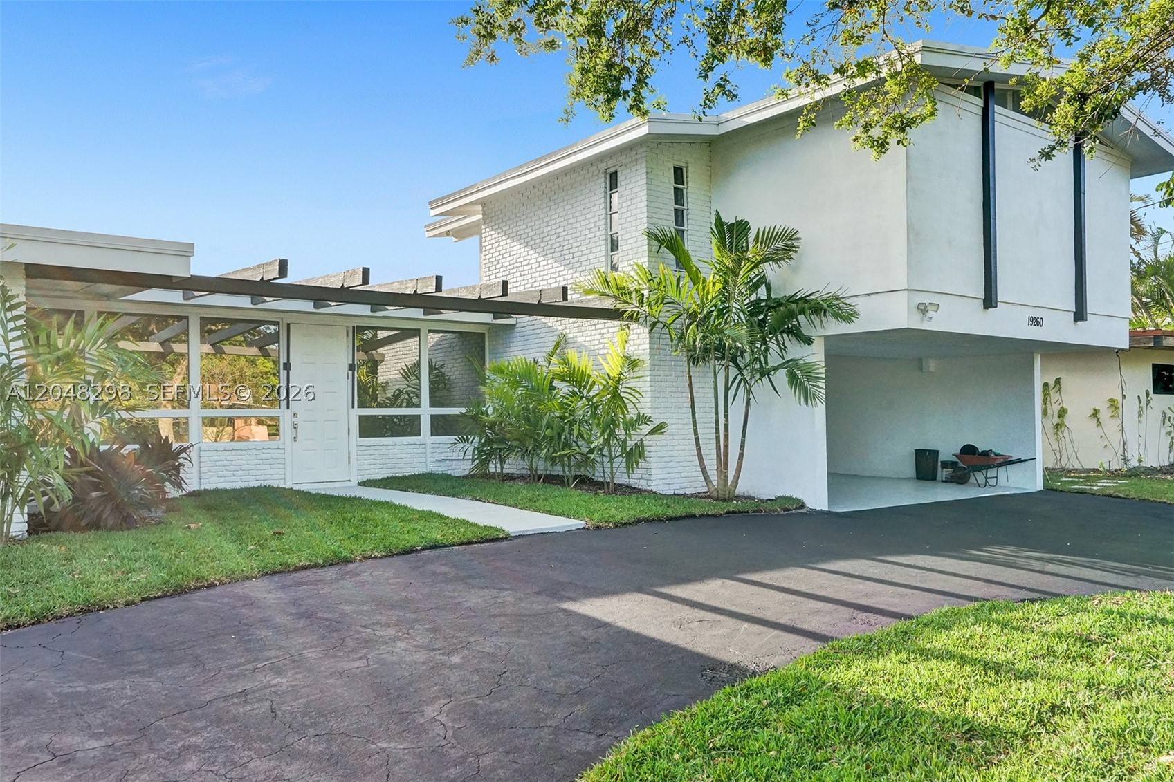 SKY LAKE - Residential Lease