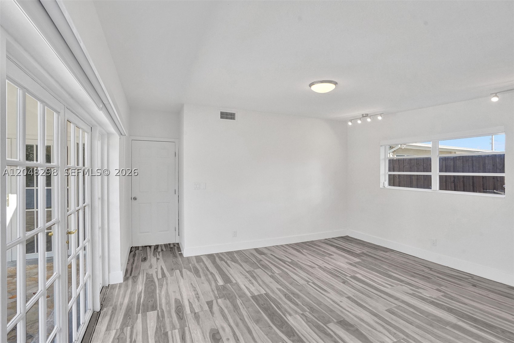 SKY LAKE - Residential Lease