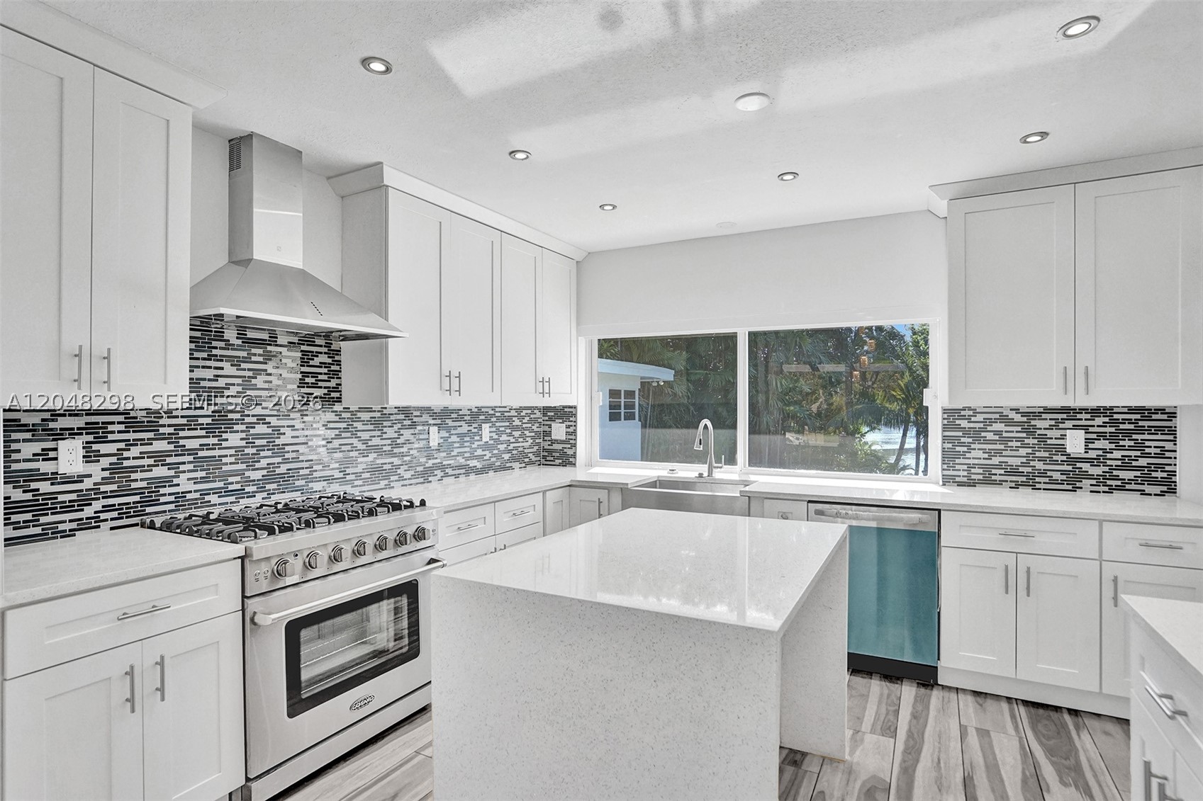 SKY LAKE - Residential Lease