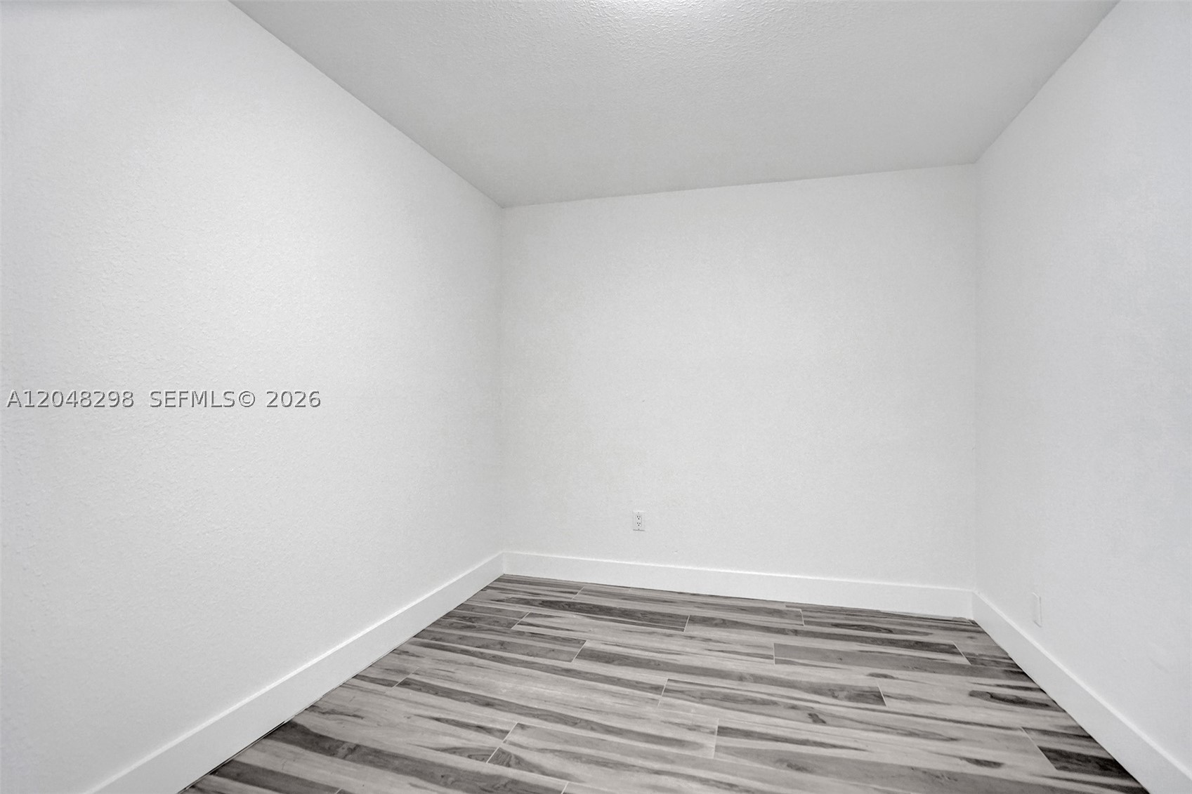 SKY LAKE - Residential Lease