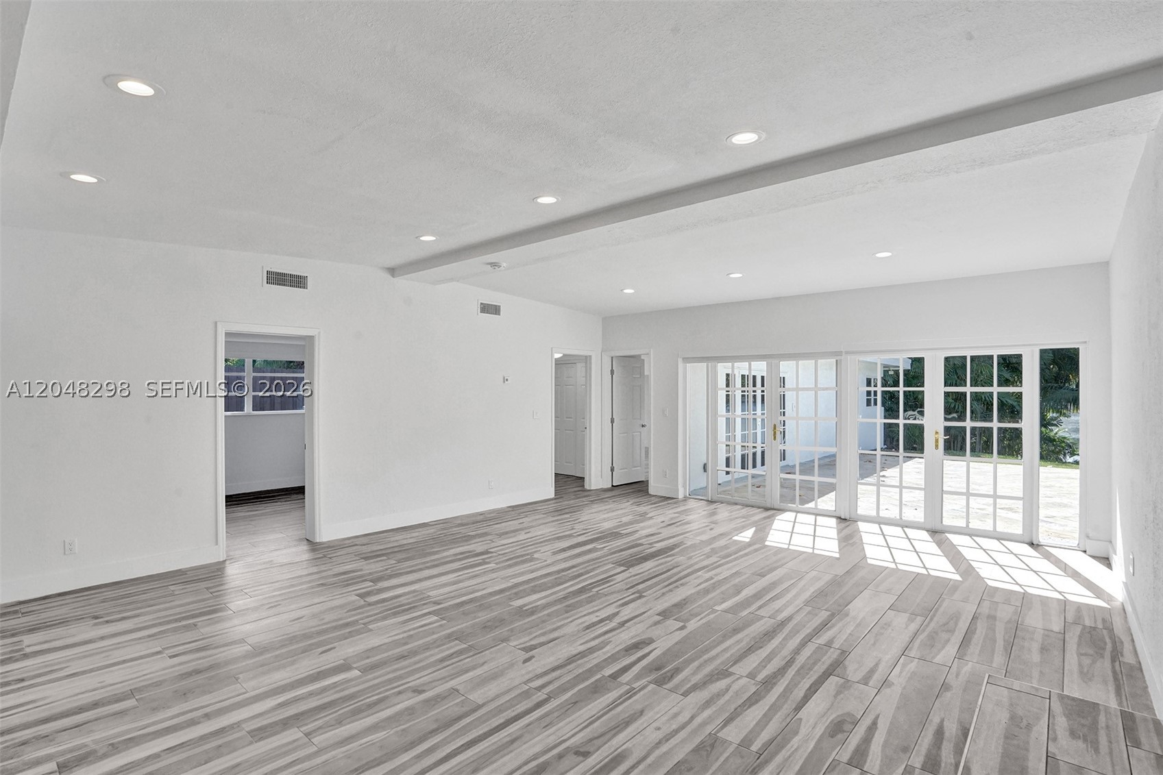 SKY LAKE - Residential Lease