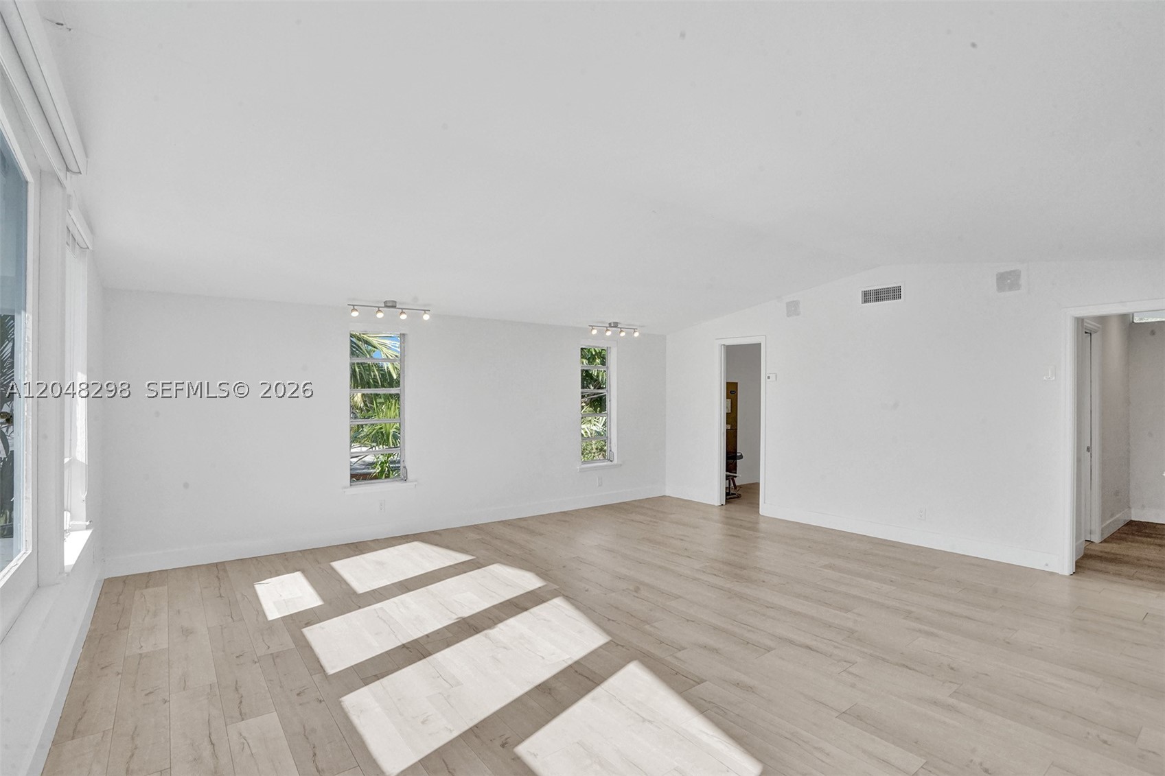 SKY LAKE - Residential Lease