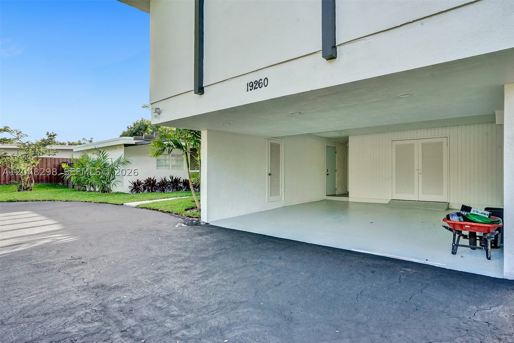 SKY LAKE - Residential Lease
