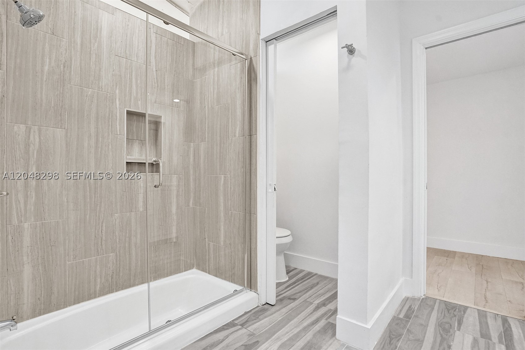 SKY LAKE - Residential Lease