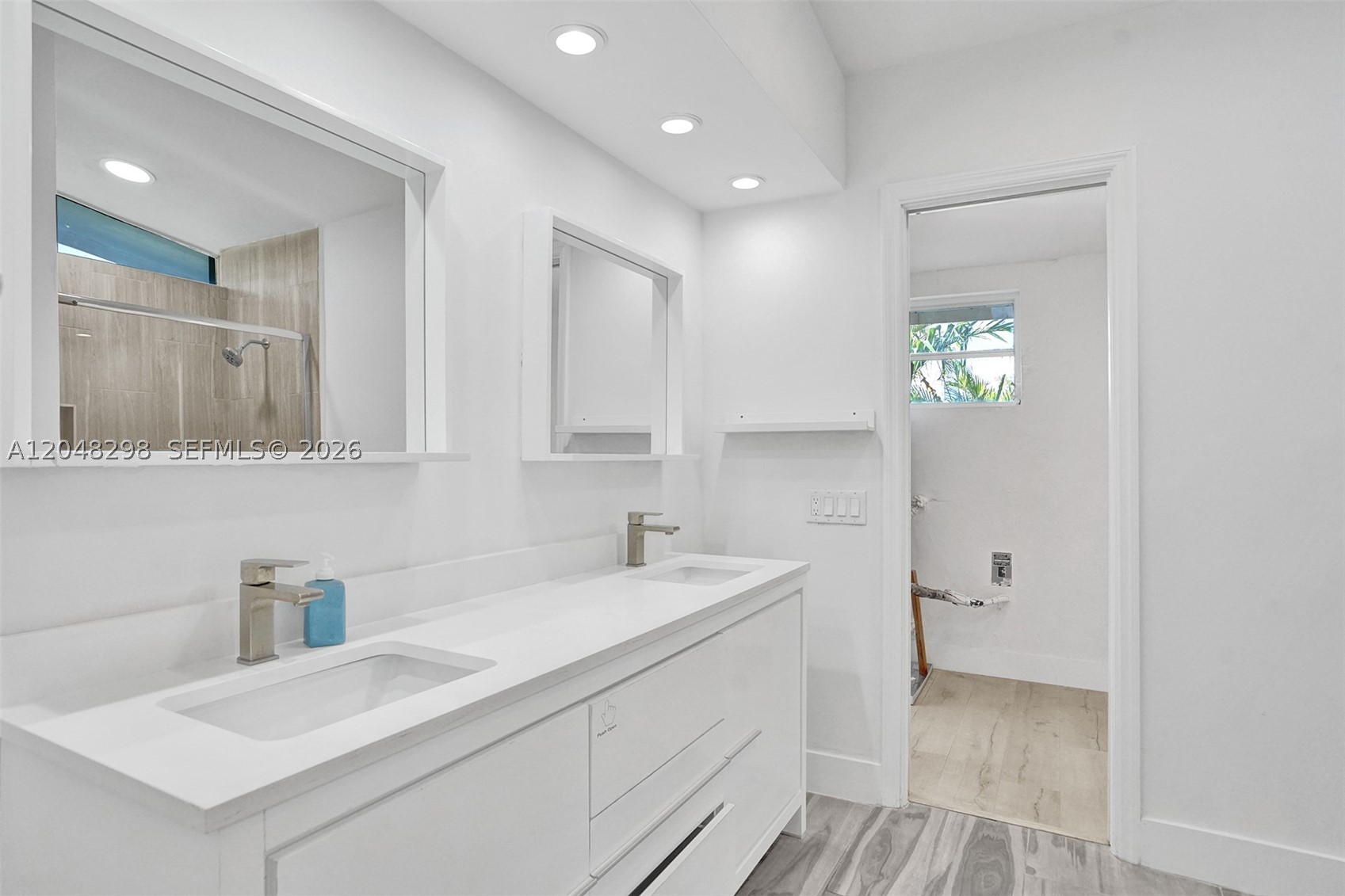 SKY LAKE - Residential Lease