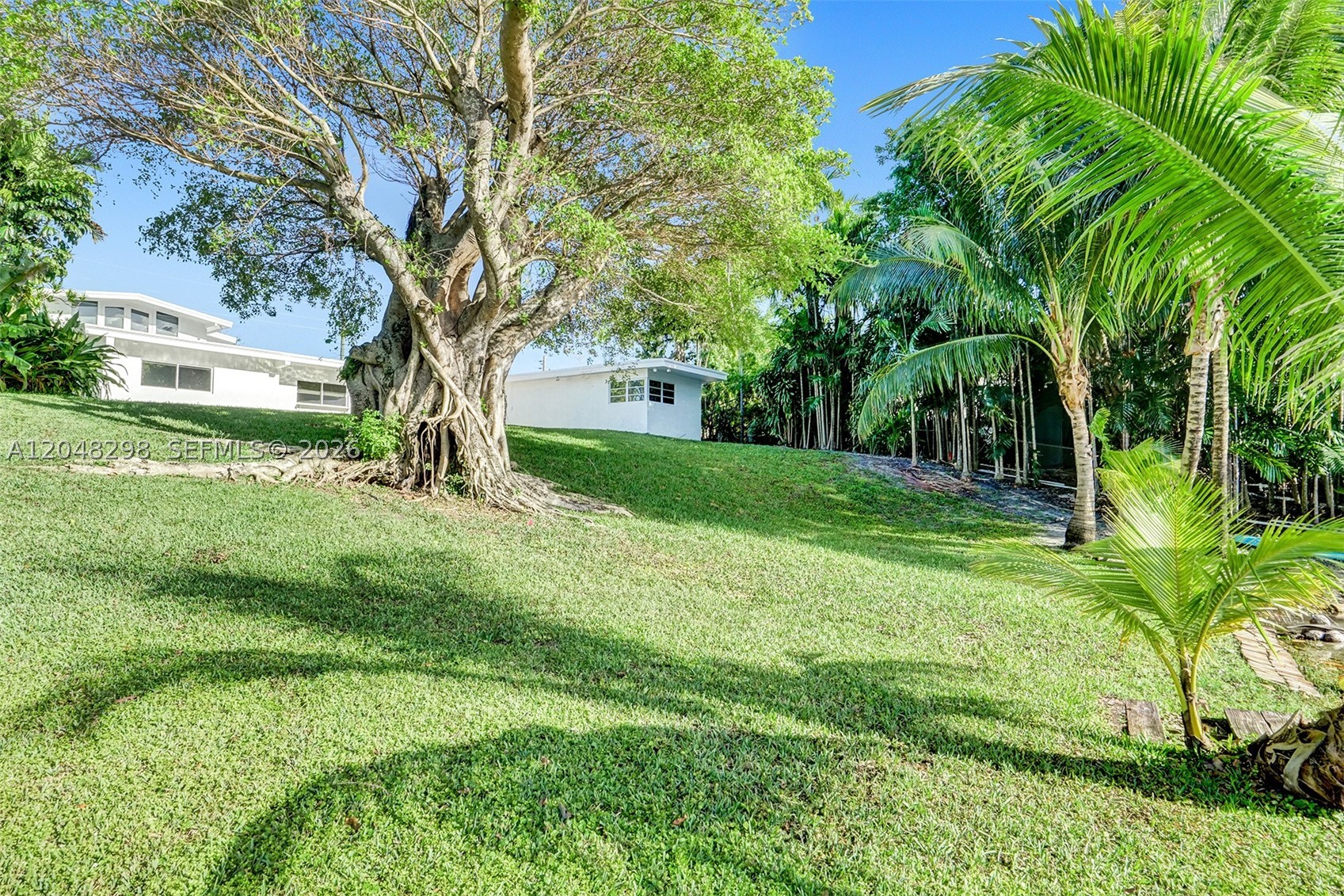 SKY LAKE - Residential Lease