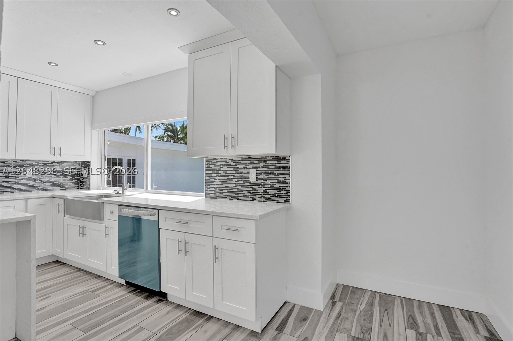 SKY LAKE - Residential Lease
