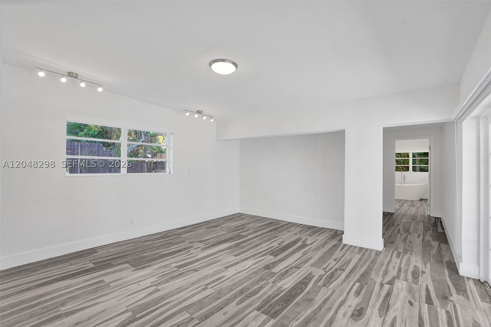 SKY LAKE - Residential Lease