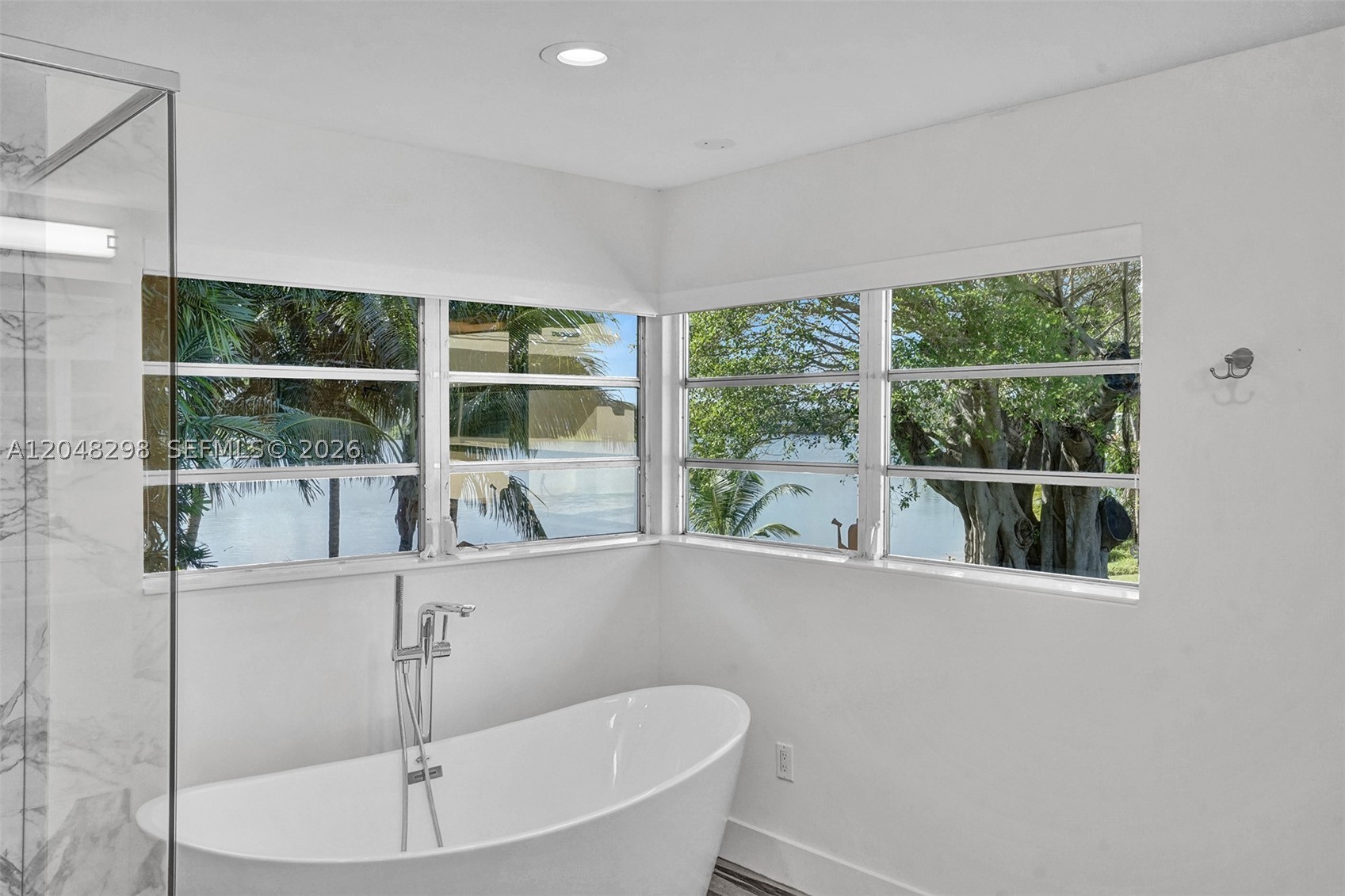 SKY LAKE - Residential Lease