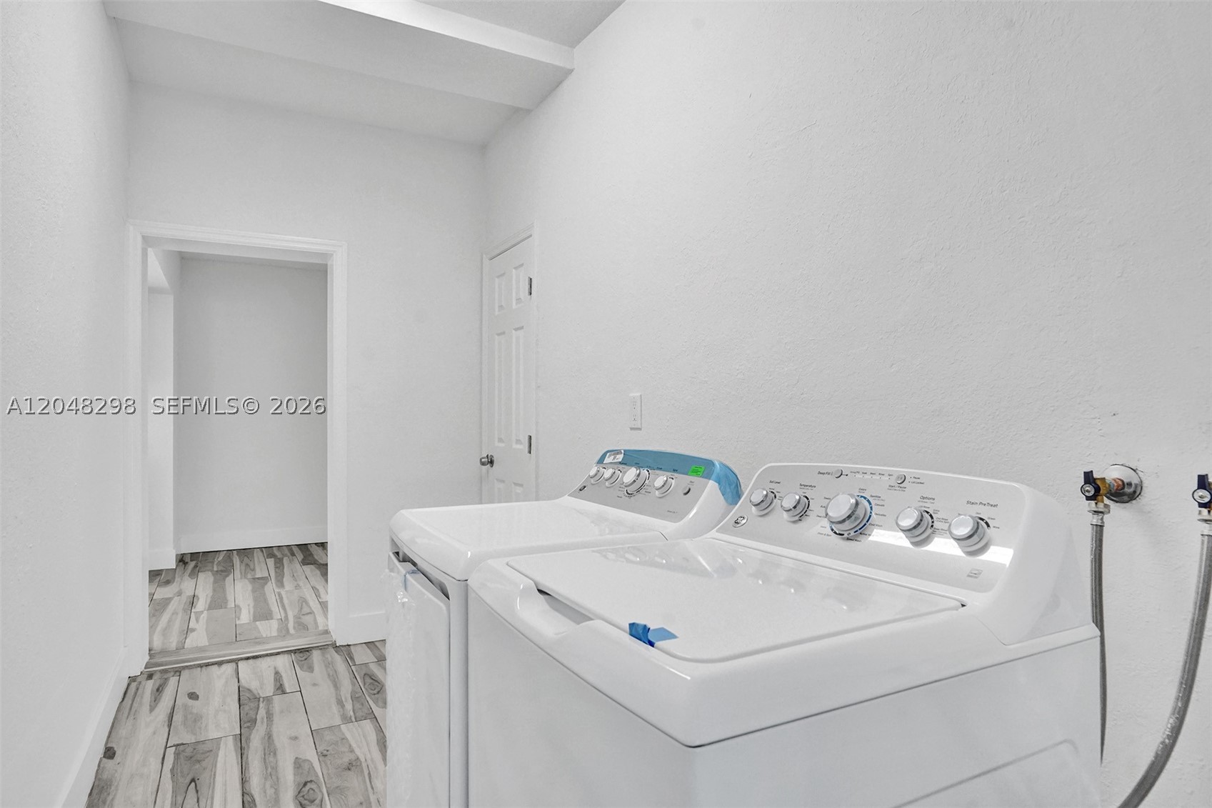 SKY LAKE - Residential Lease