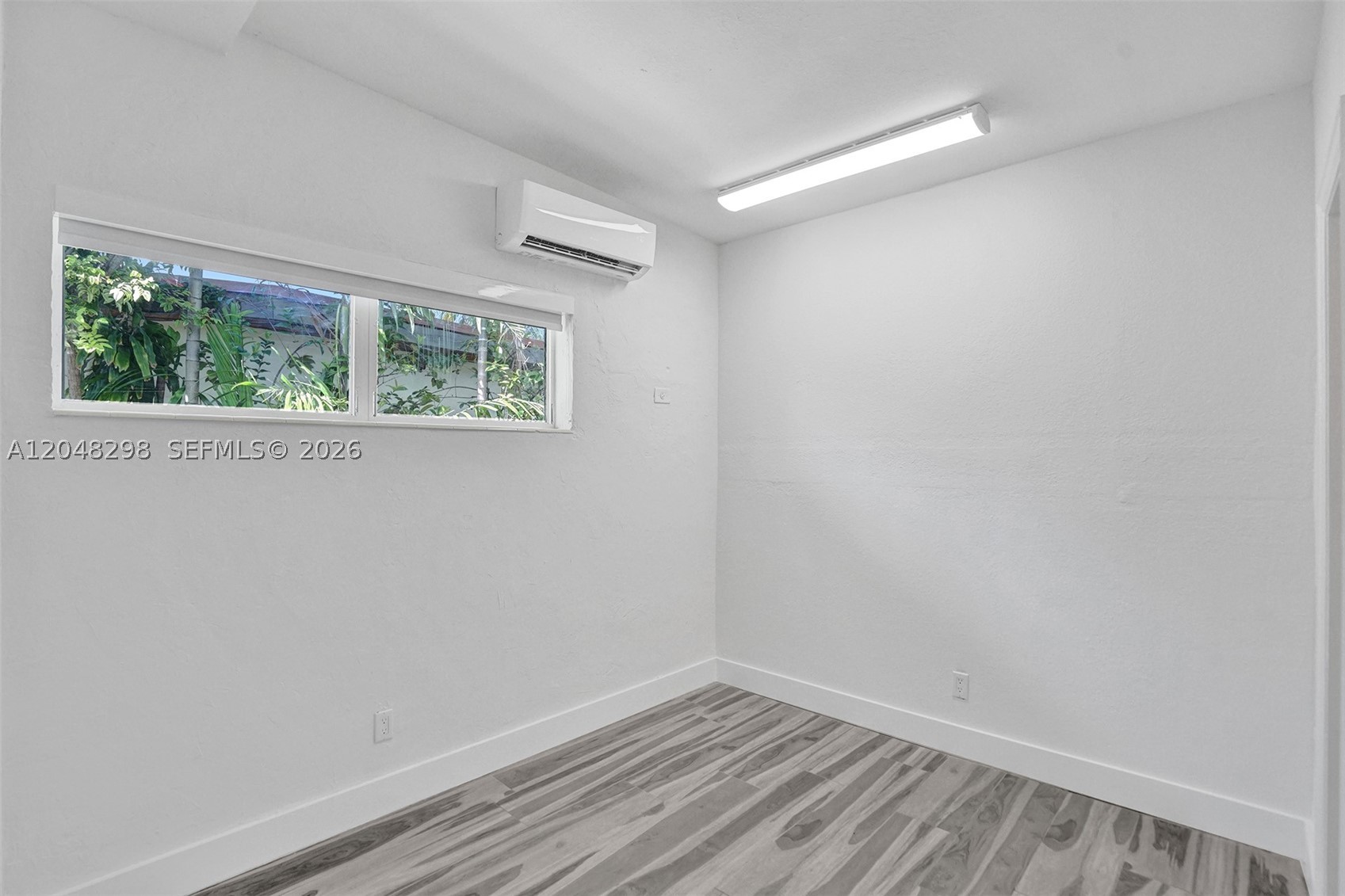 SKY LAKE - Residential Lease