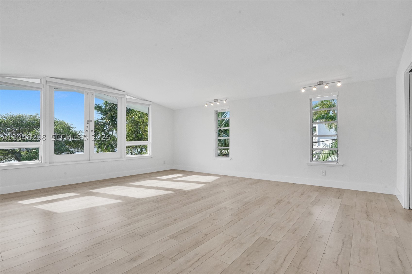 SKY LAKE - Residential Lease
