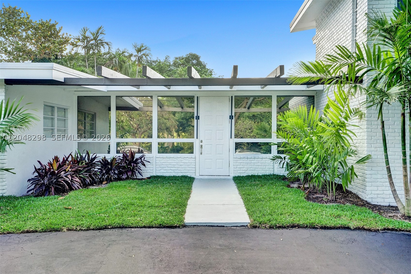 SKY LAKE - Residential Lease