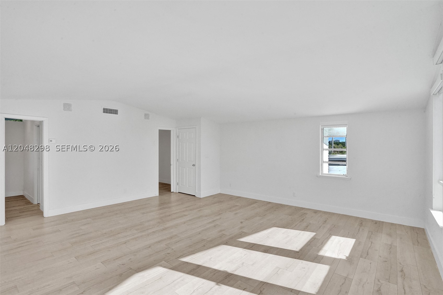 SKY LAKE - Residential Lease