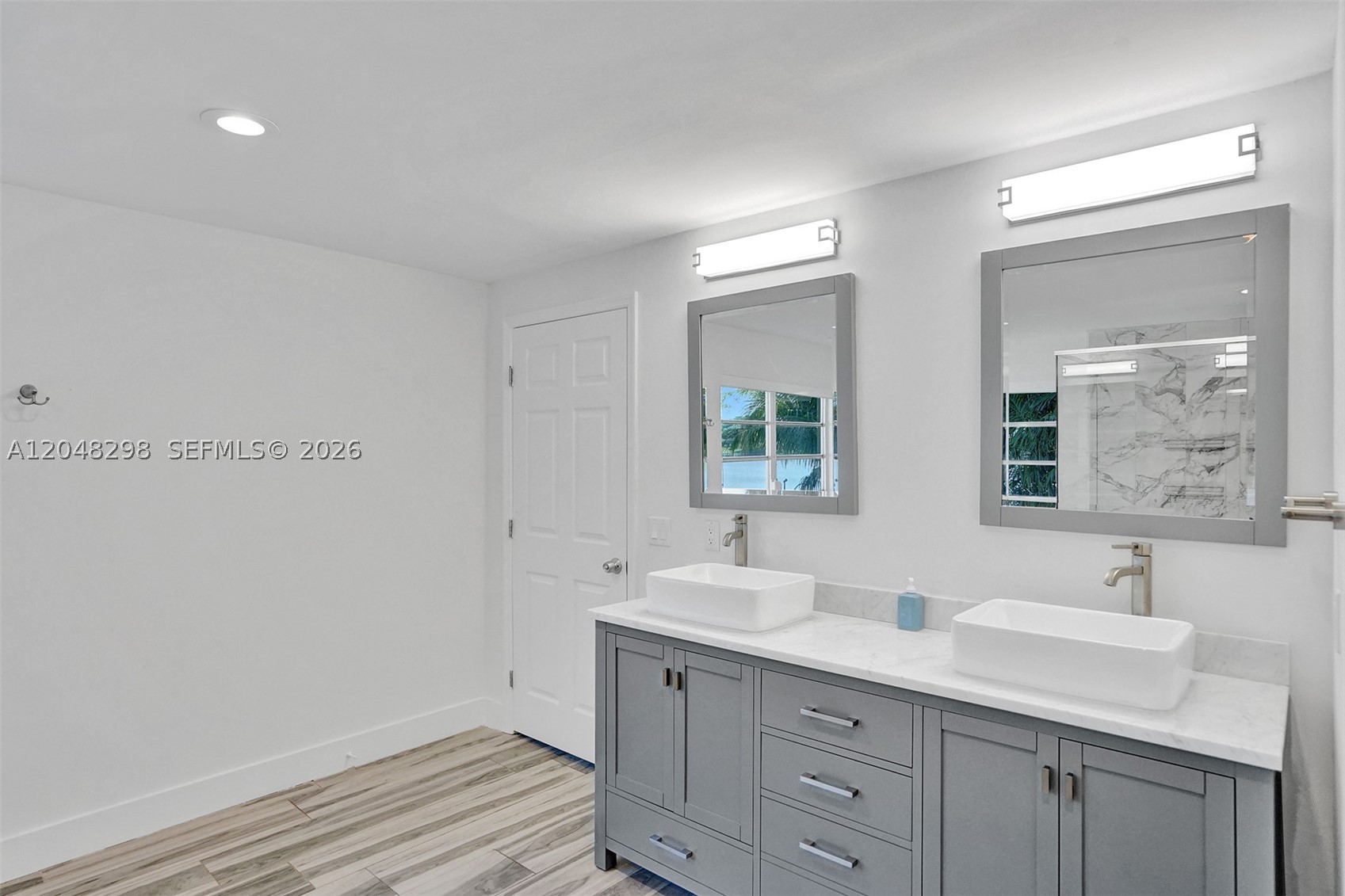 SKY LAKE - Residential Lease