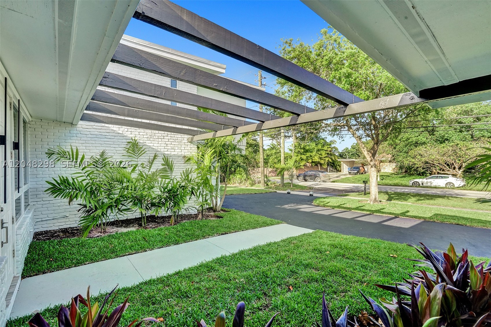 SKY LAKE - Residential Lease