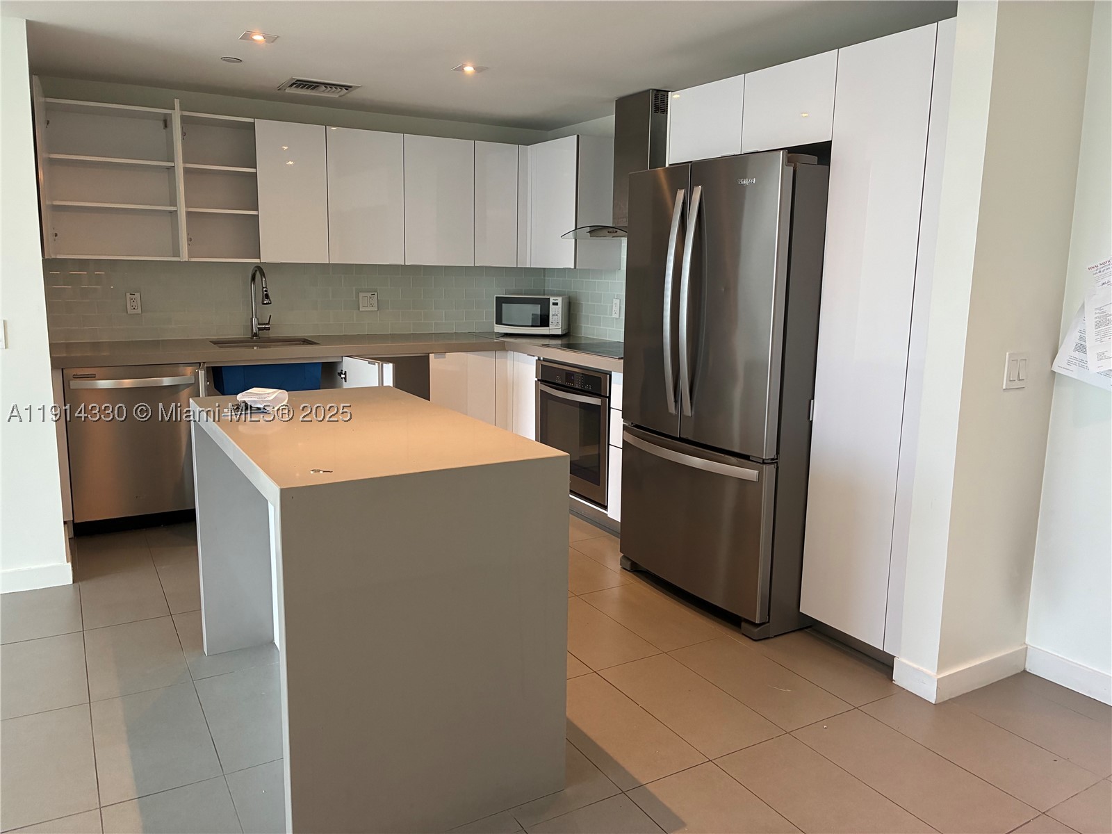 CANVAS CONDO - Residential