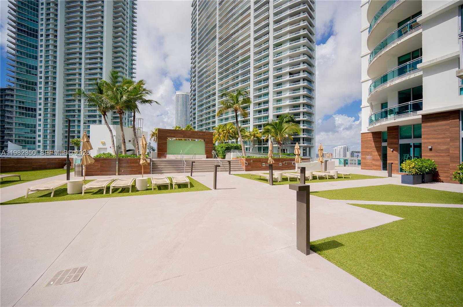 WIND CONDO - Land