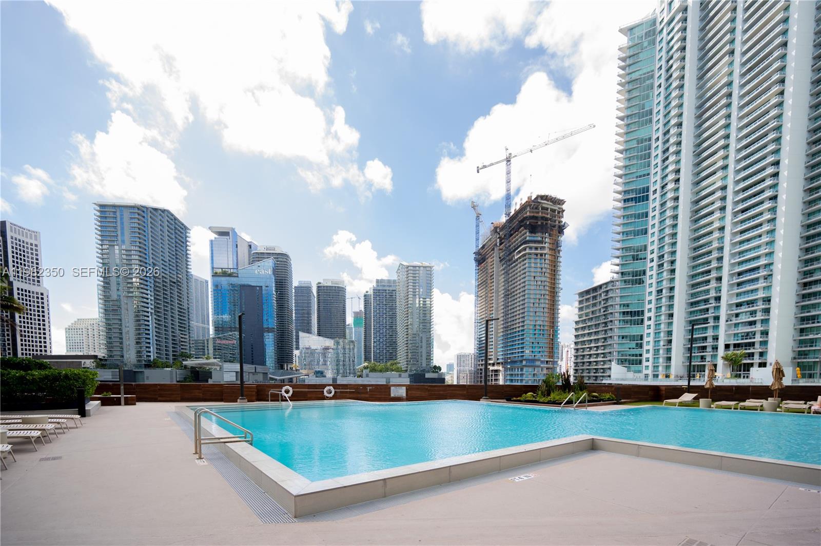 WIND CONDO - Land