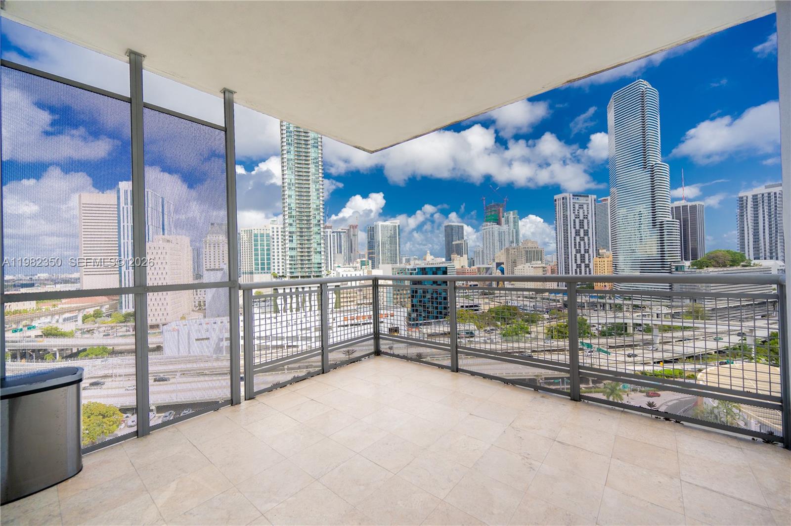 WIND CONDO - Land