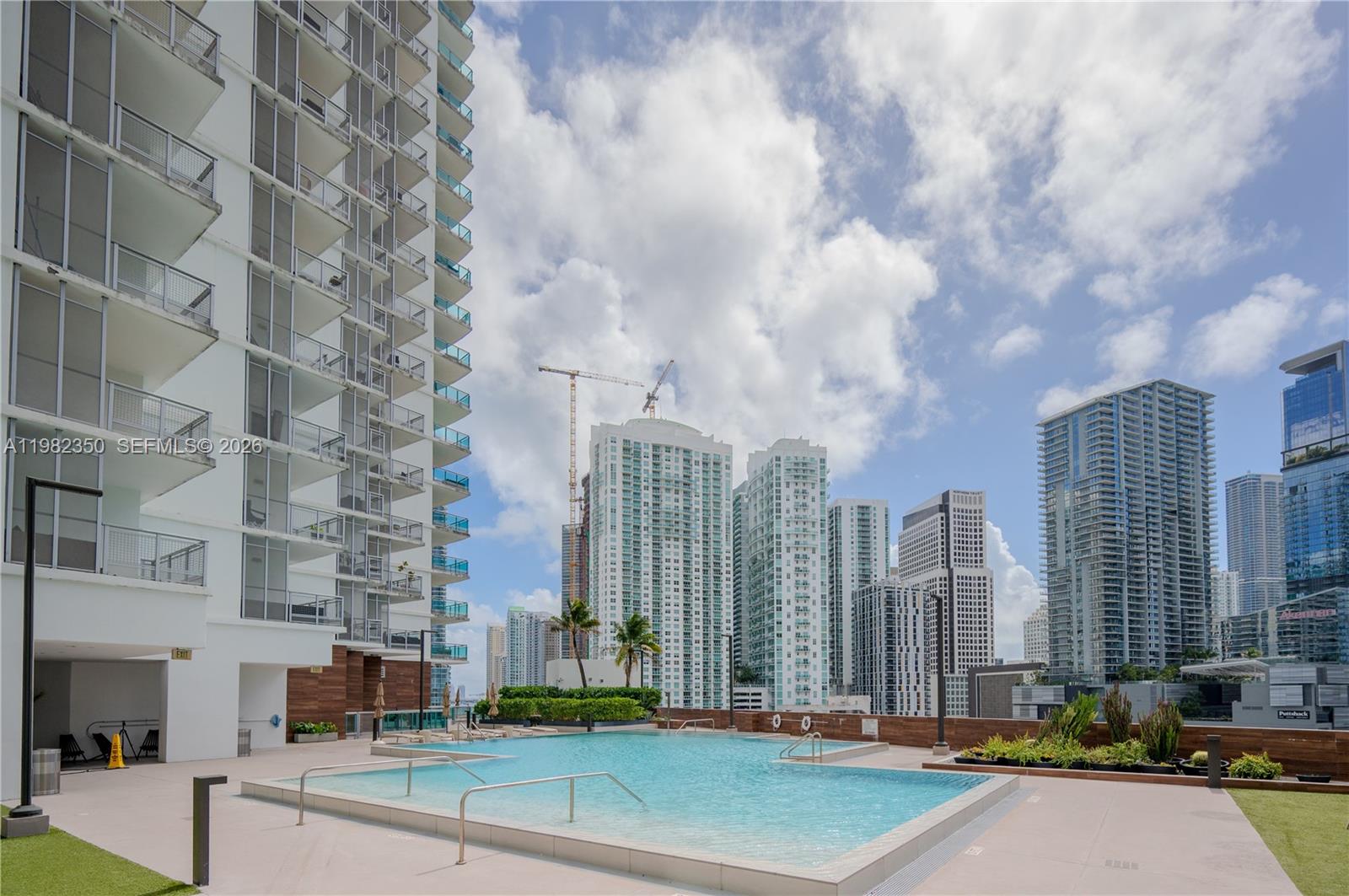WIND CONDO - Land