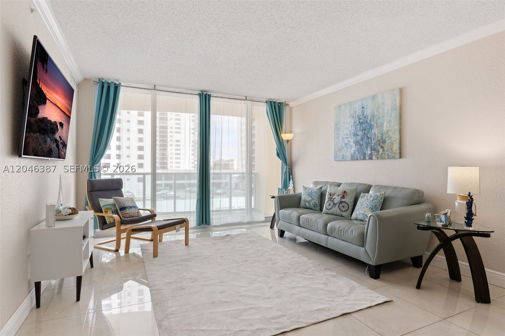 WAVE CONDO - Residential
