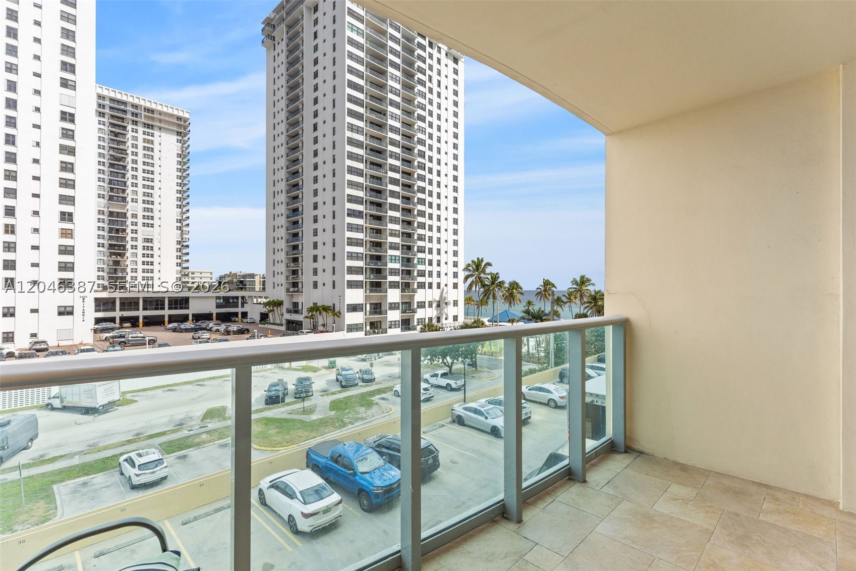 WAVE CONDO - Residential