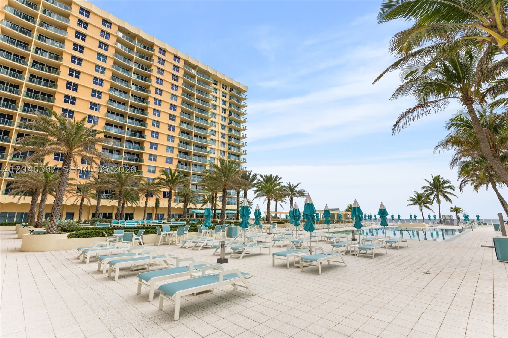 WAVE CONDO - Residential