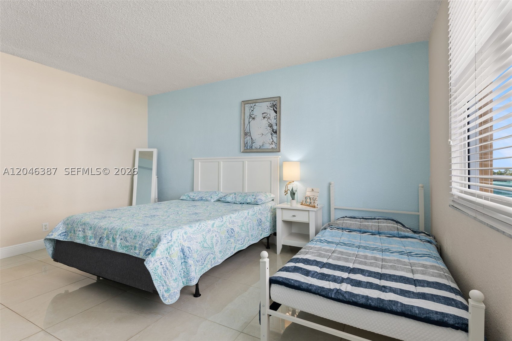 WAVE CONDO - Residential
