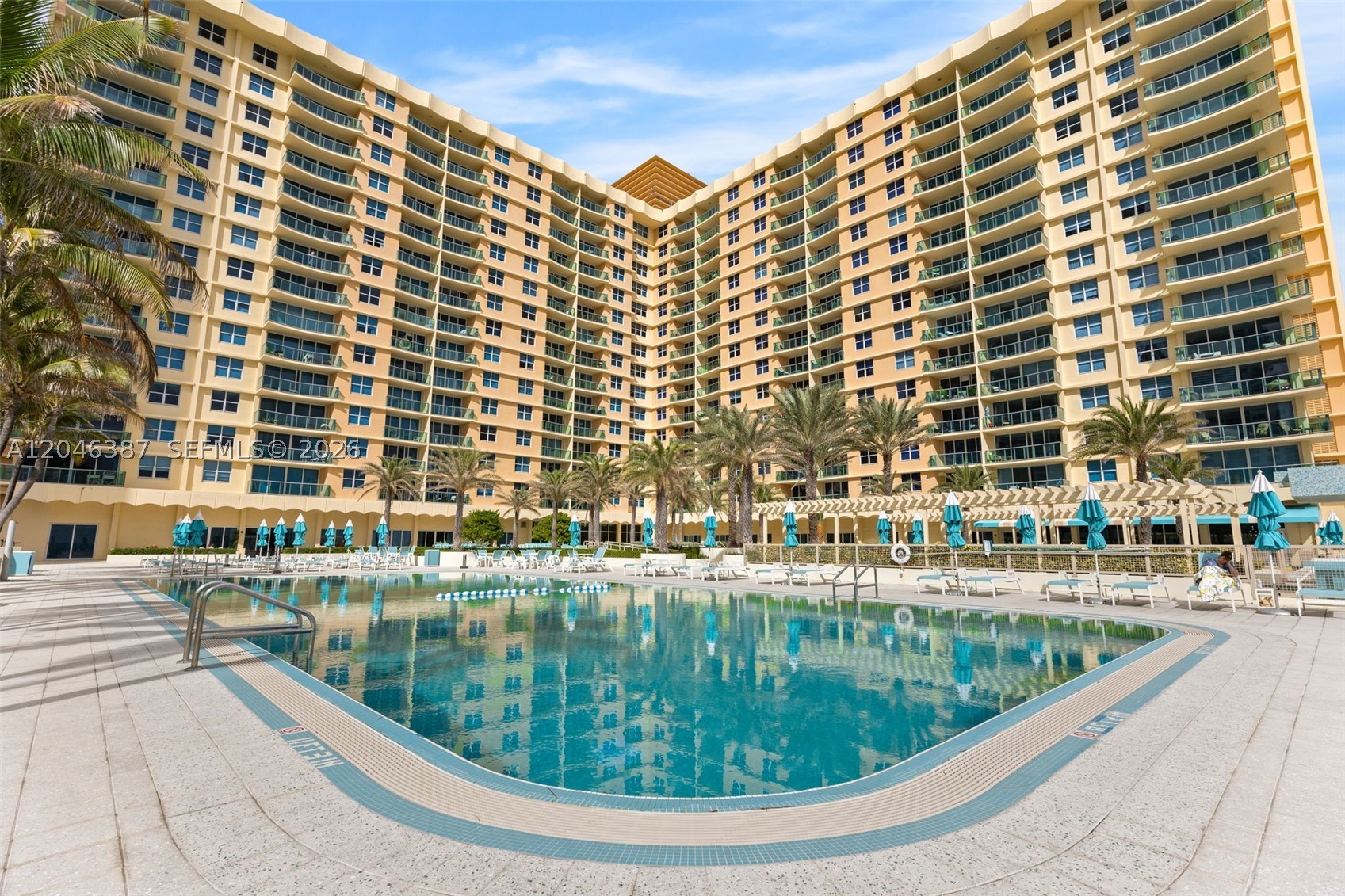 WAVE CONDO - Residential