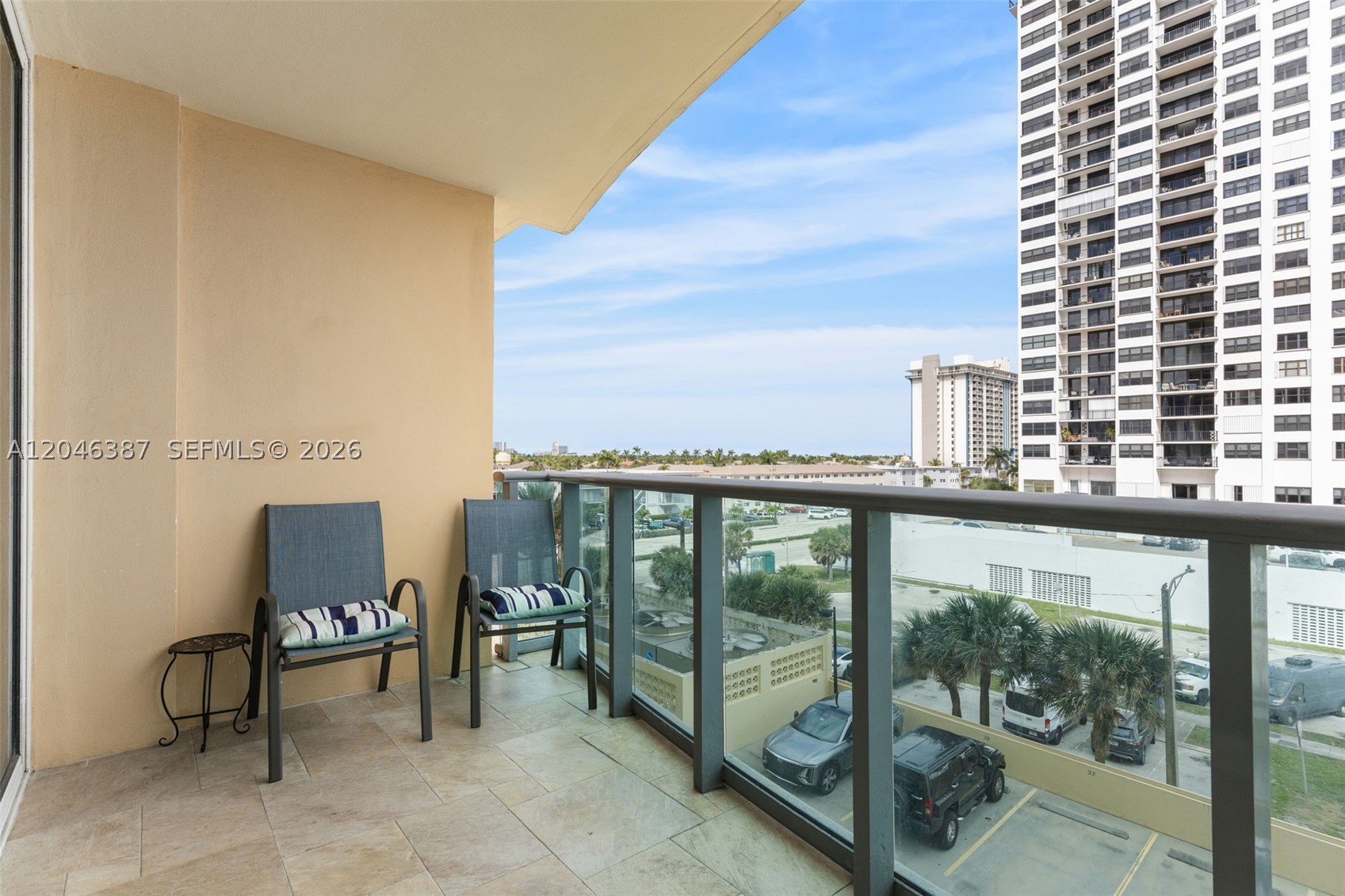 WAVE CONDO - Residential