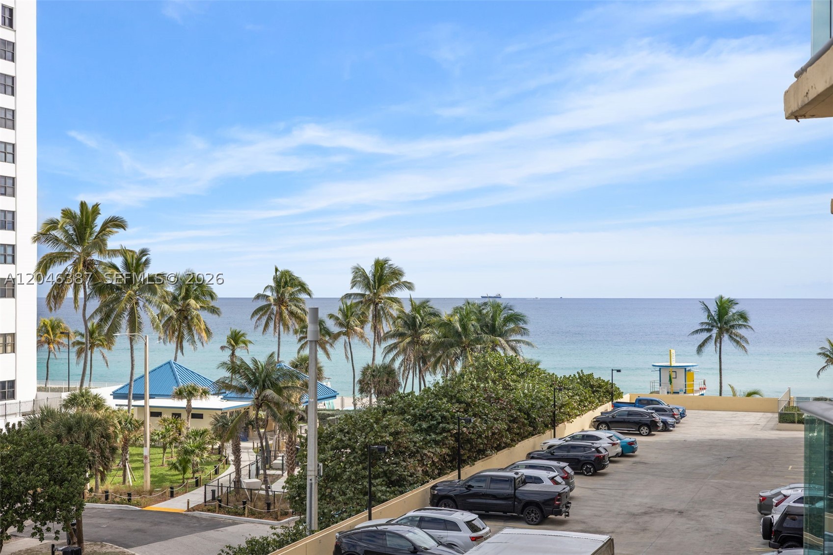 WAVE CONDO - Residential