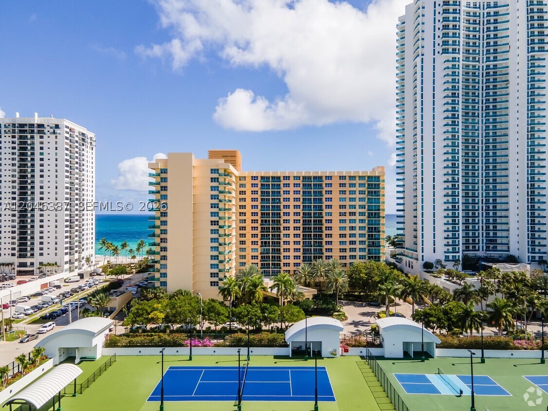 WAVE CONDO - Residential