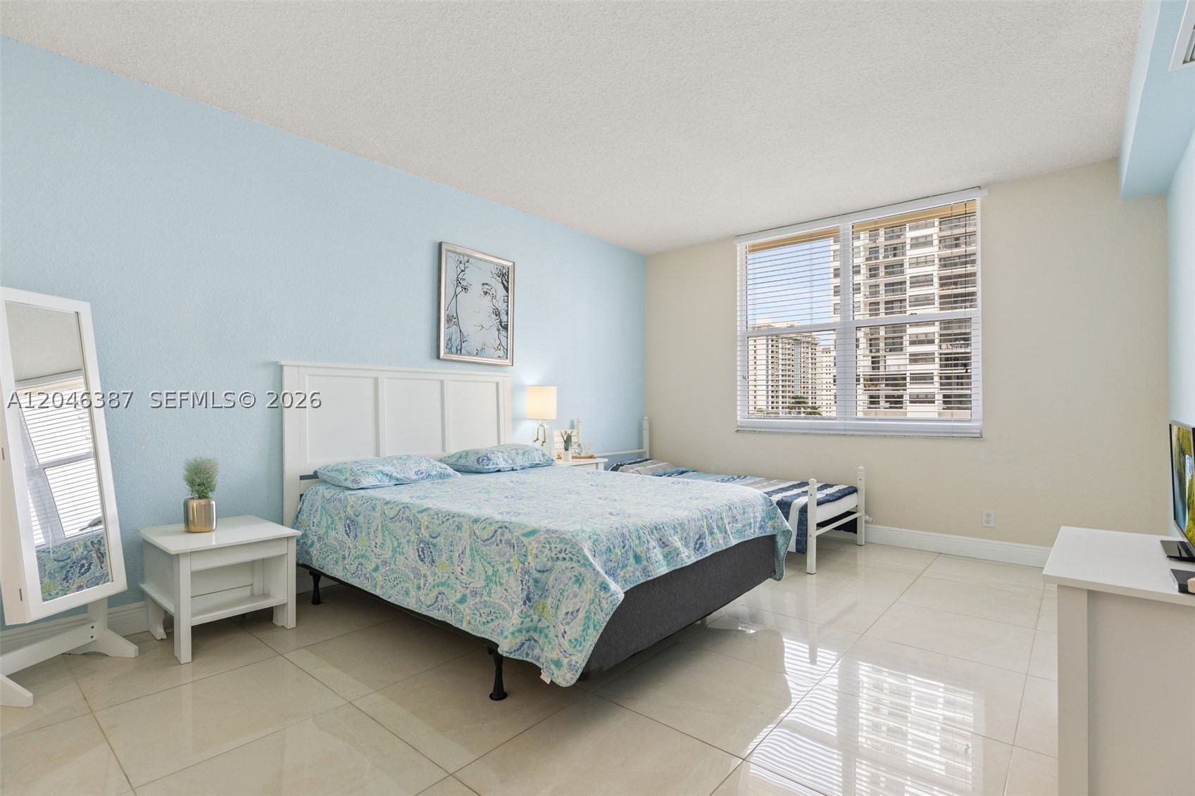 WAVE CONDO - Residential