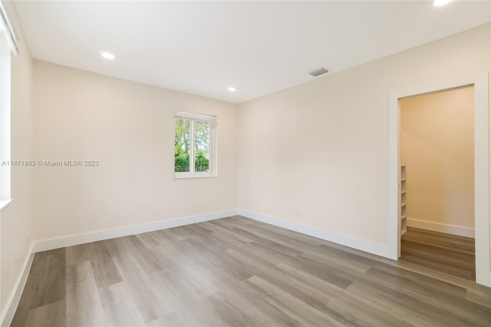 CRESTWOOD - Residential