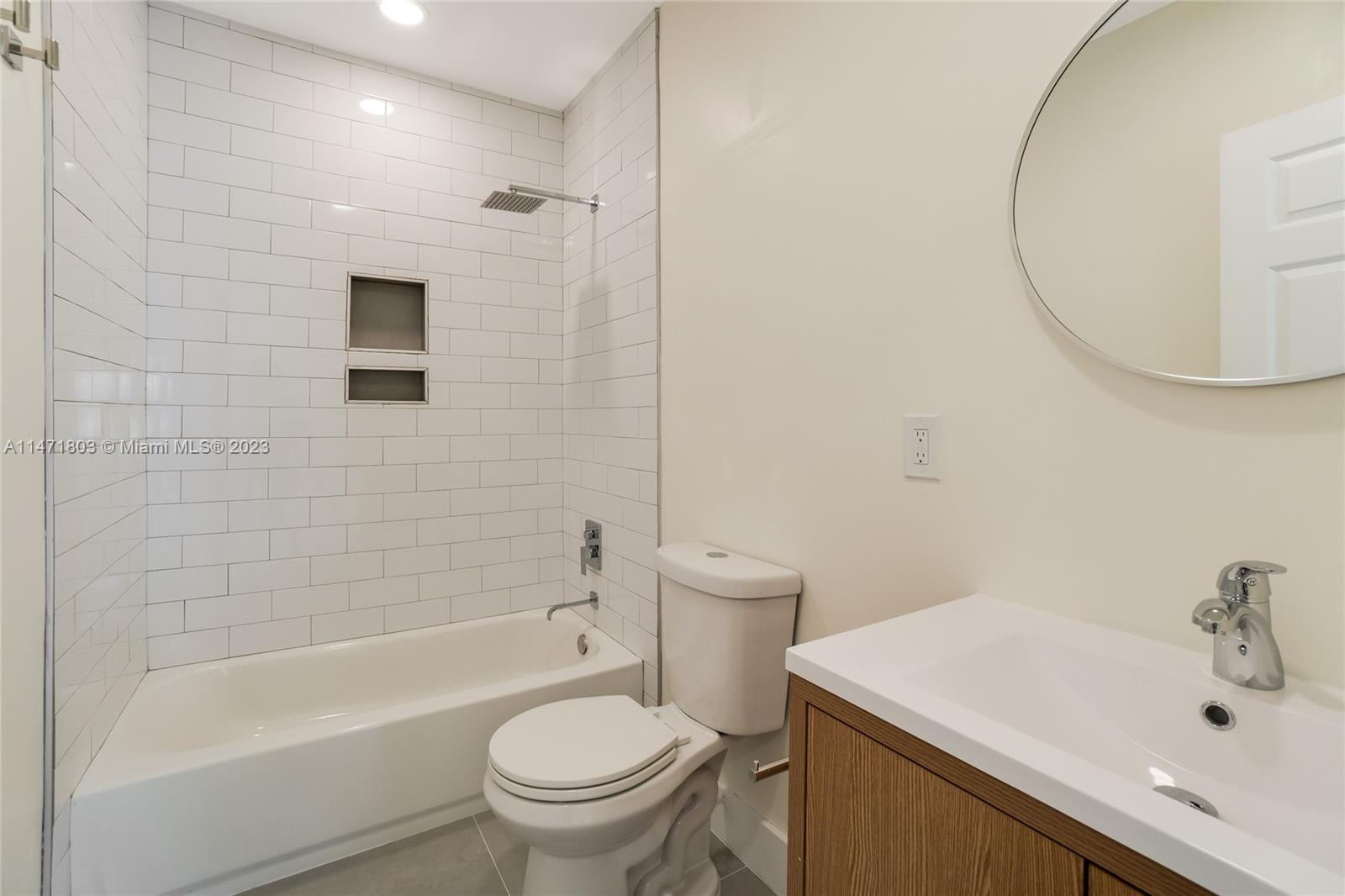 CRESTWOOD - Residential