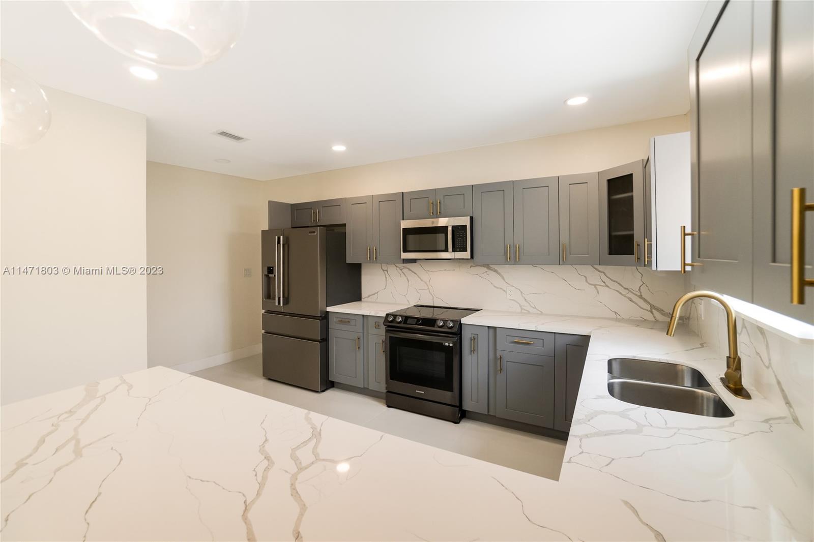 CRESTWOOD - Residential