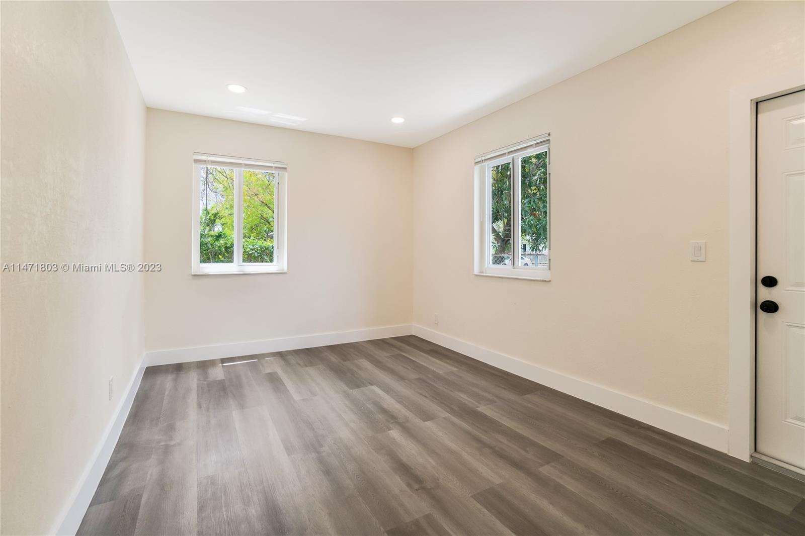 CRESTWOOD - Residential