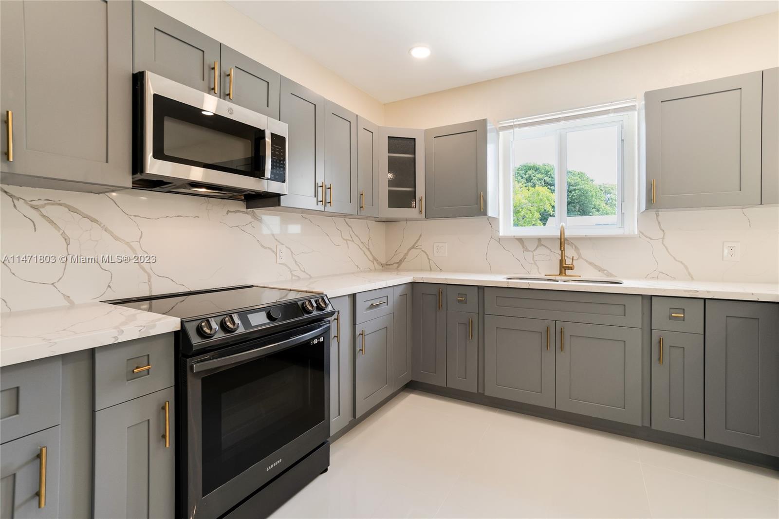 CRESTWOOD - Residential