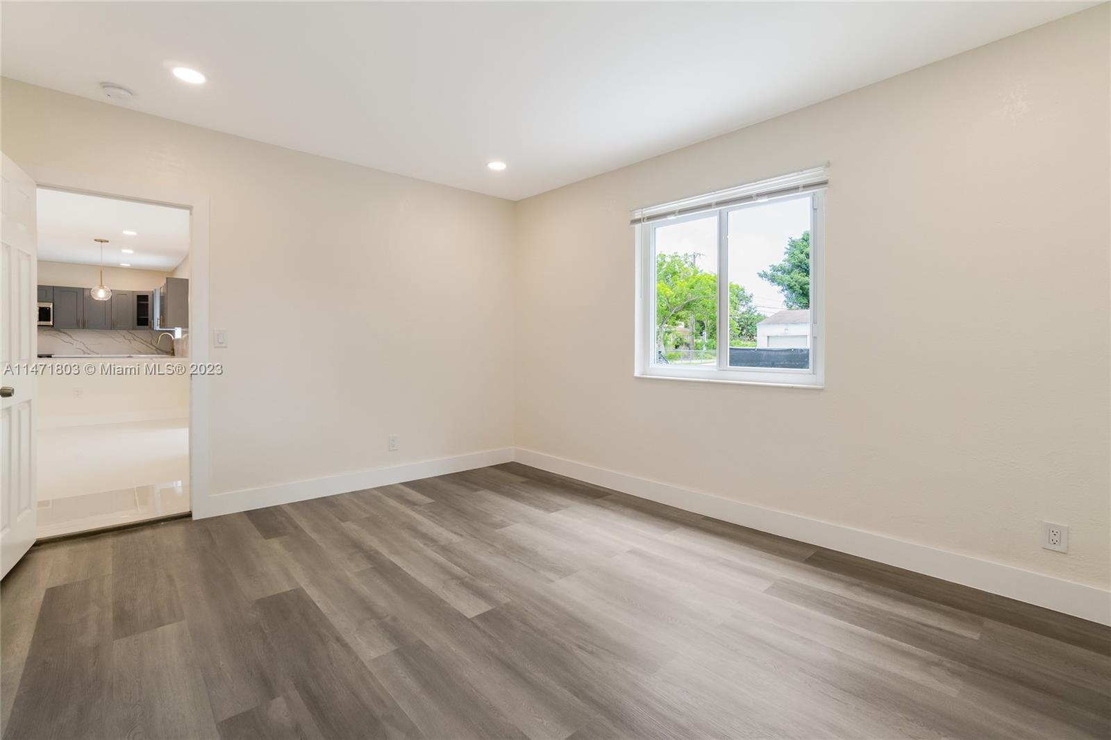 CRESTWOOD - Residential