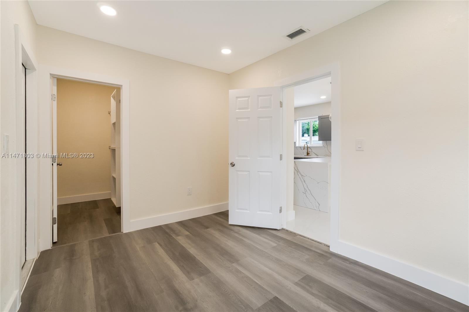 CRESTWOOD - Residential