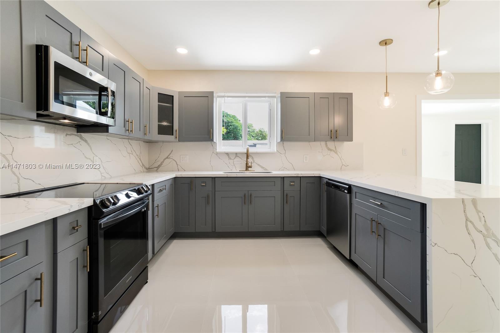 CRESTWOOD - Residential