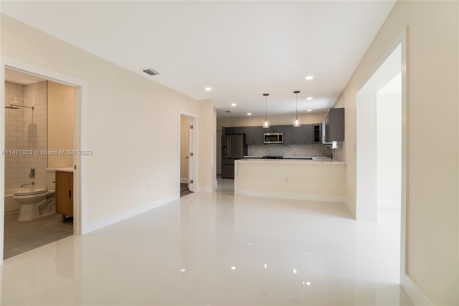 CRESTWOOD - Residential