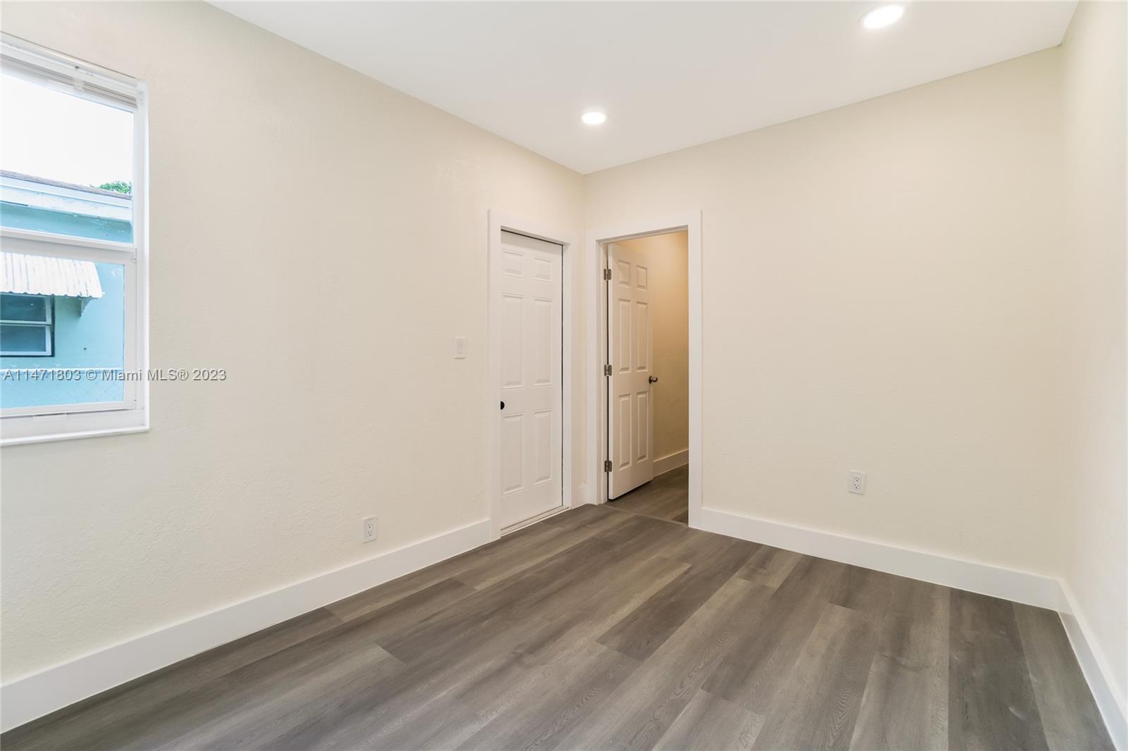 CRESTWOOD - Residential
