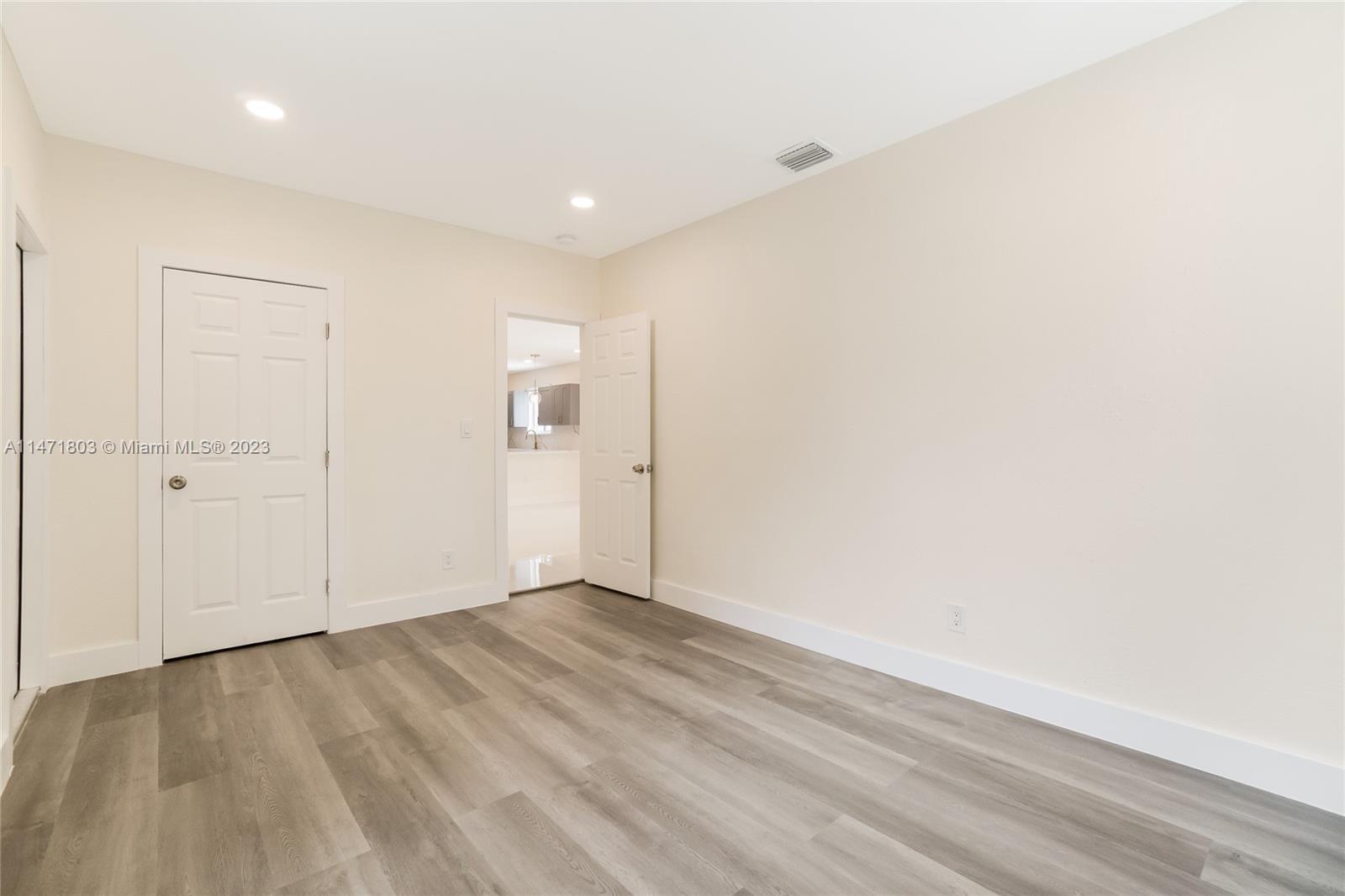 CRESTWOOD - Residential